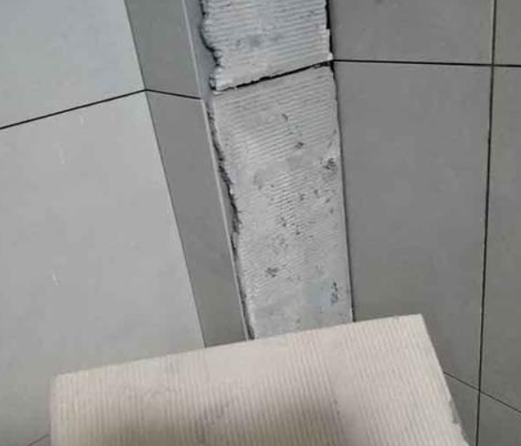 承德市瓷砖空鼓维修公司分享下厨房瓷砖脱落的补救措施。